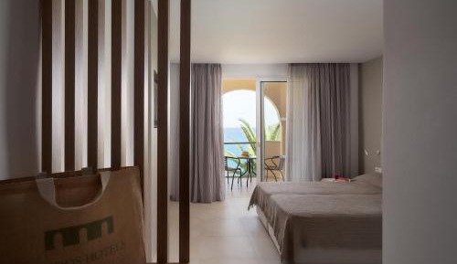 Deluxe Suite Beachfront