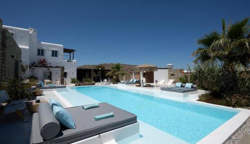 Junior Suite with Pool View