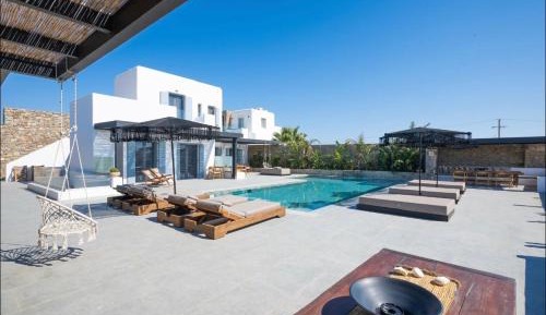 Queen Room with Pool View
