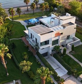 Villa - Beach Front