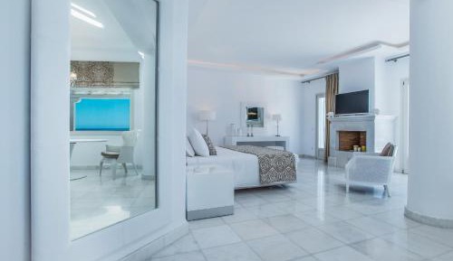 Grand Suite with Sea View and Outdoor Hot Tub