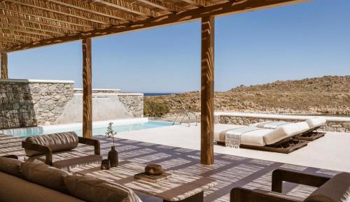 Royal Beachfront Infinity Pool Villa
