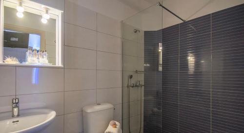 Twin Room with Shower