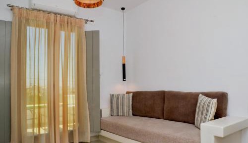 Deluxe One-Bedroom Apartment with Ocean View