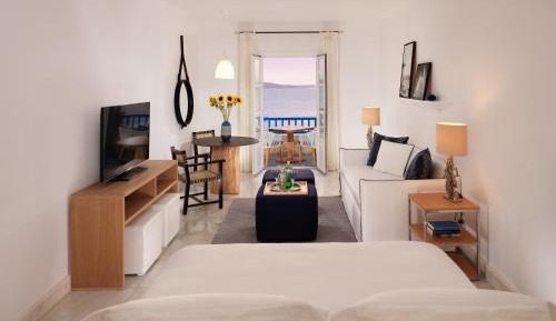 Open Plan Suite Sea View
