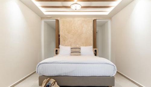Suite with Mountain View