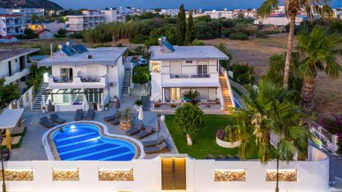 One-Bedroom Apartment with Pool View