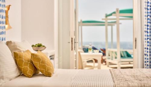 Deluxe Double Sea View Suite with shared out door spa
