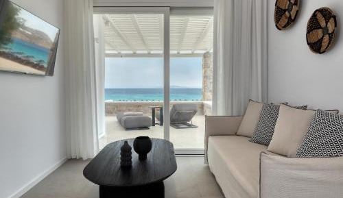 Luxury Two Bedroom Apartment Beach Front