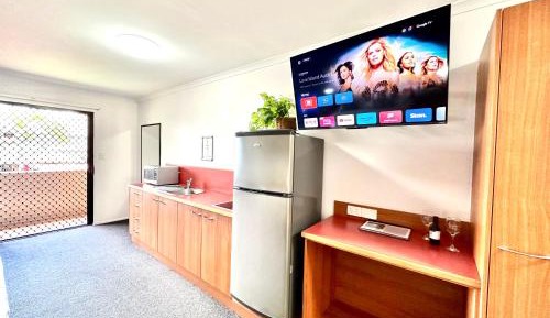 Queen and Single Room with Kitchenette