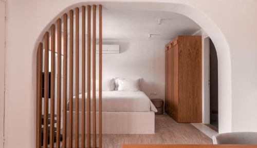 Superior Suite with Side Sea View