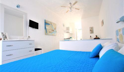 Studio (2-3 Adults)