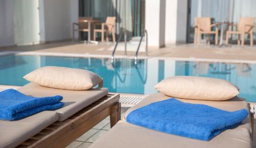 Junior Suite with Sea View and Shared Pool