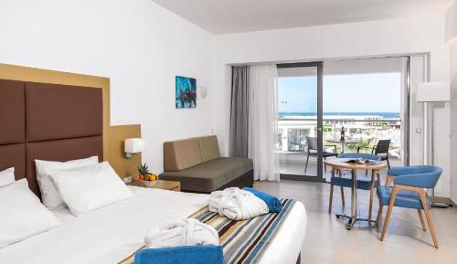Double or Twin Room with Sea View