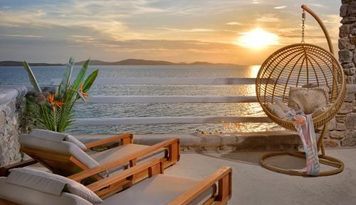 Luxury Beachfront Suite with Outdoor Jetted Tub