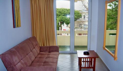 Two-Bedroom Apartment (2-5 Adults)