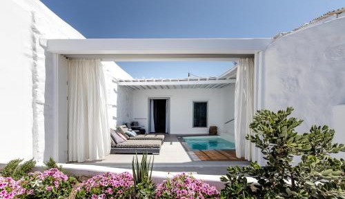 Blanc Pool Suite