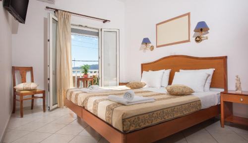Double or Twin Room with Partial Sea View
