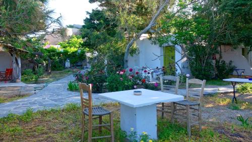 Studio with External Private Bathroom 