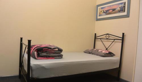 Budget Single Room with Shared Bathroom