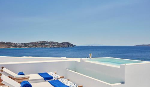 Senior Suite with Open-Air Jetted Tub and Sea View