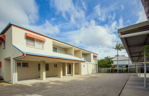 Allenstown Hotel | Serviced Apartments Rockhampton