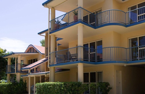 Cannonvale Hotel | at Beach Court Holiday Villas