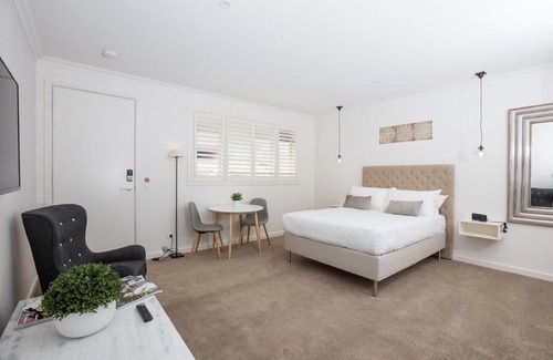 Ballarat Hotel | Newington Apartments