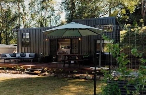 Montville House | Lavish Group Retreat. Pool Sauna Hair/makeup room!