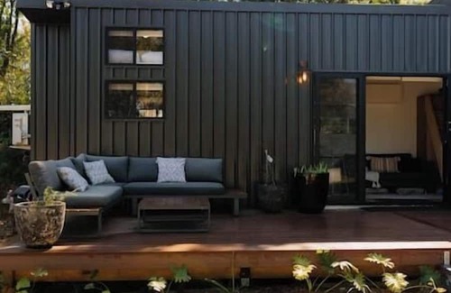 Montville House | Lavish Group Retreat. Pool Sauna Hair/makeup room!