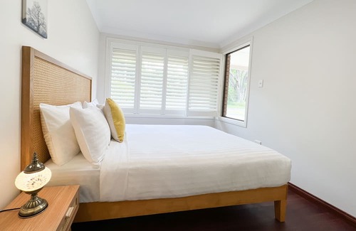 Central Coast House | The Swan Lakehouse, on Budgewoi Lake
