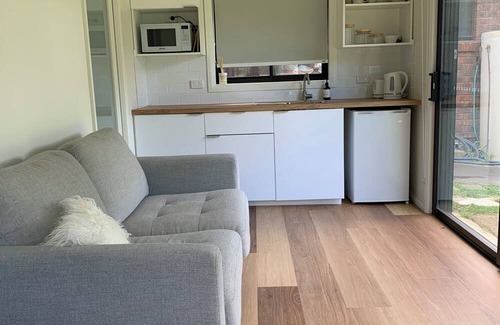 Woodside Beach House | Family Beach House. Pet friendly. 5 minute walk to the longest beach in Aus!