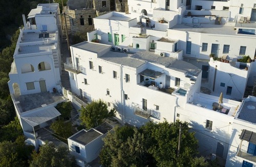 Kardiani Hotel | Living Theros Luxury Suites