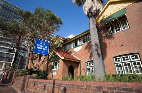 Newcastle Hotel | Newcastle Beach YHA