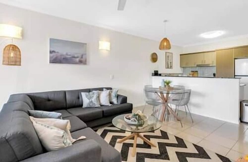 Bungalow Apartment | Inner city Cairns vacation unit