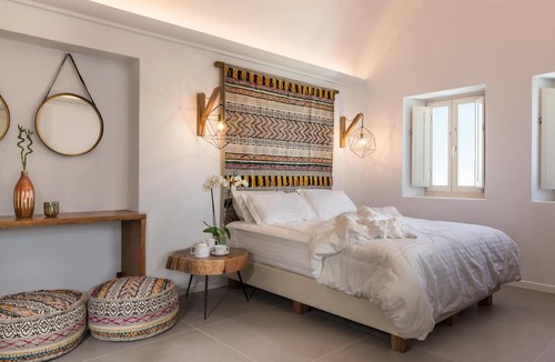 Pyrgos Apartment | Deluxe Suite Sea View Hot Tub - White Co