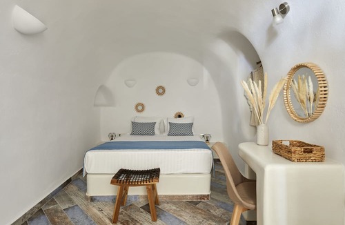 Fira House | El Verano Suites