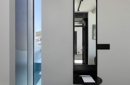 Ornos Hotel | CUBIC Mykonos Seafront Design Suites
