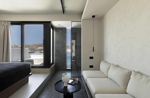 Ornos Hotel | CUBIC Mykonos Seafront Design Suites