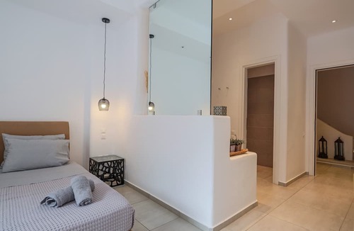 Tourlos Villa | Lux Villa, 5 Master BR, Private Pool, Sunset View!