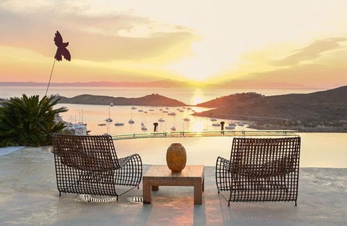 Vourkari Hotel | Aigis Suites