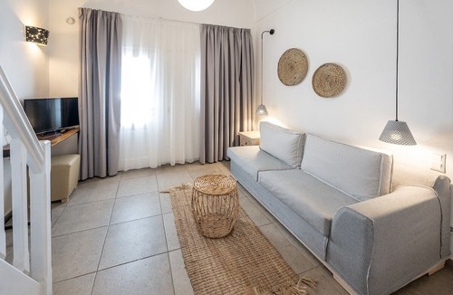 Pyrgos Hotel | Smy Santorini Suites & Villas