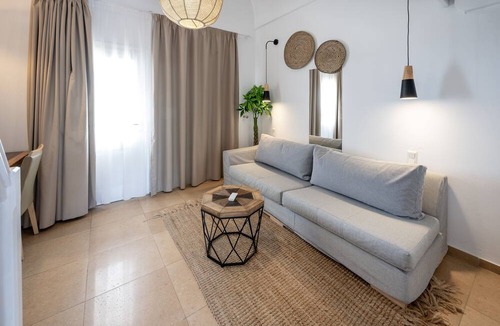 Pyrgos Hotel | Smy Santorini Suites & Villas