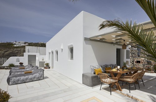 Vourvoulos Villa | El Verano Hideaway Villa