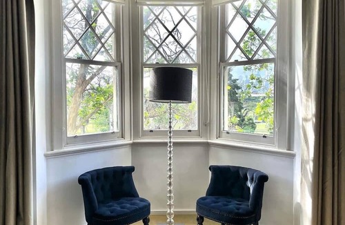 St Kilda Apartment | Spacious St Kilda Escape - City Views