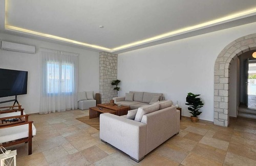 Apollonia Villa | Milos AquaBliss Beachfront Villa