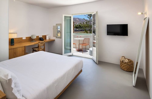 Kamari Hotel | Viva Nove Suites