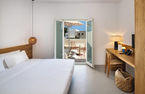 Kamari Hotel | Viva Nove Suites