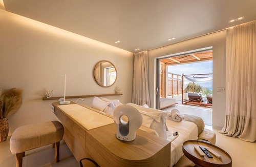 Agia Anna Hotel | Avgoustos Suites - Adults only
