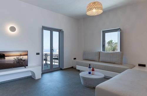 Pyrgos Hotel | Elements Cozy Suites